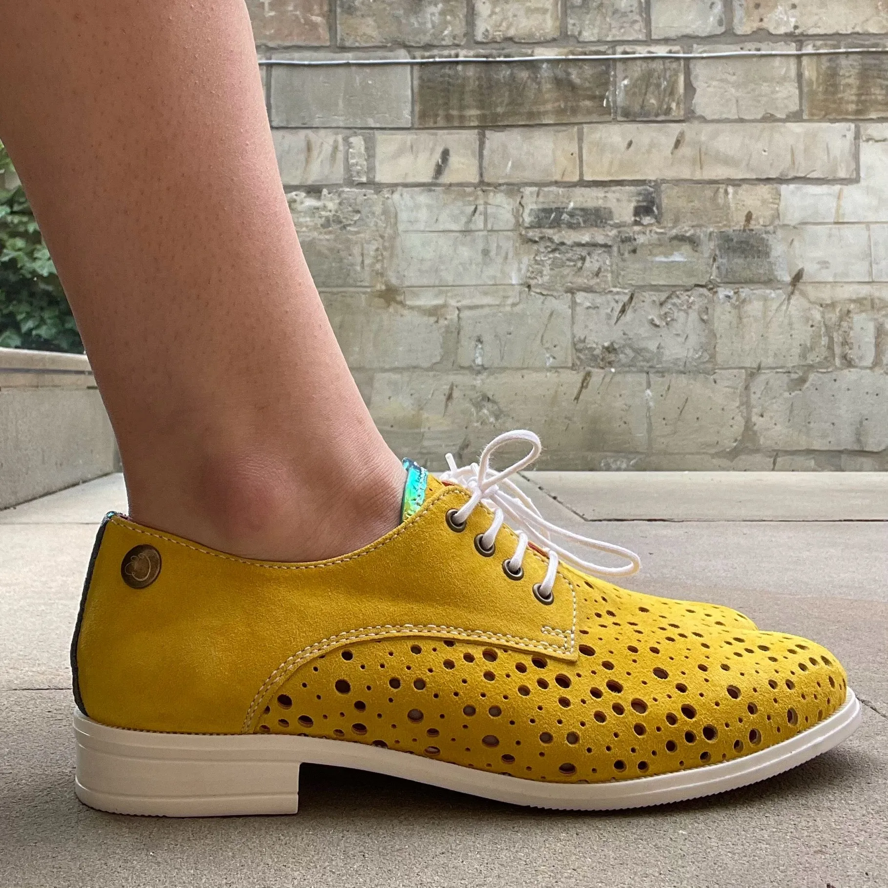 Cordon - Yellow Suede lace up shoe