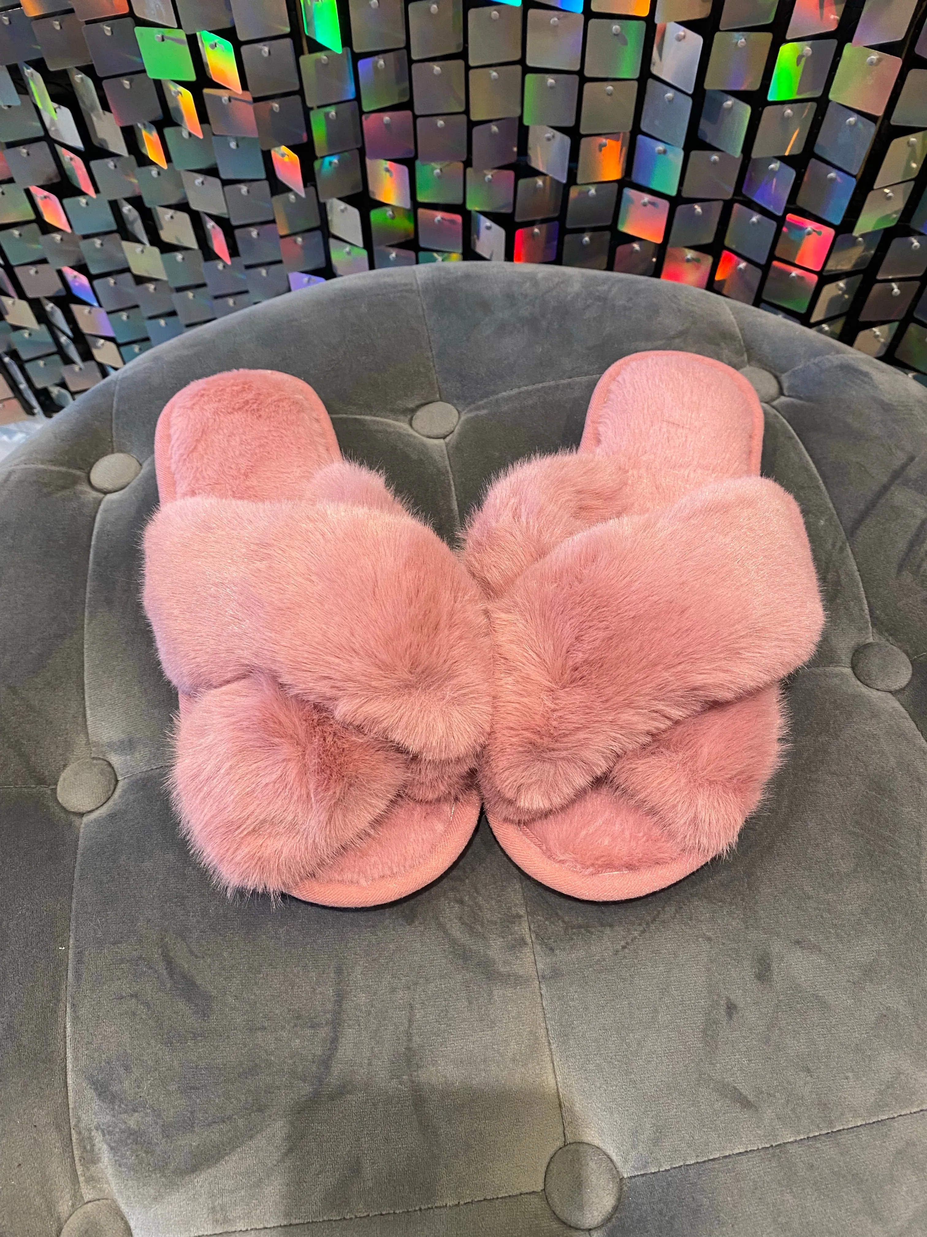 Cross over fur slippers