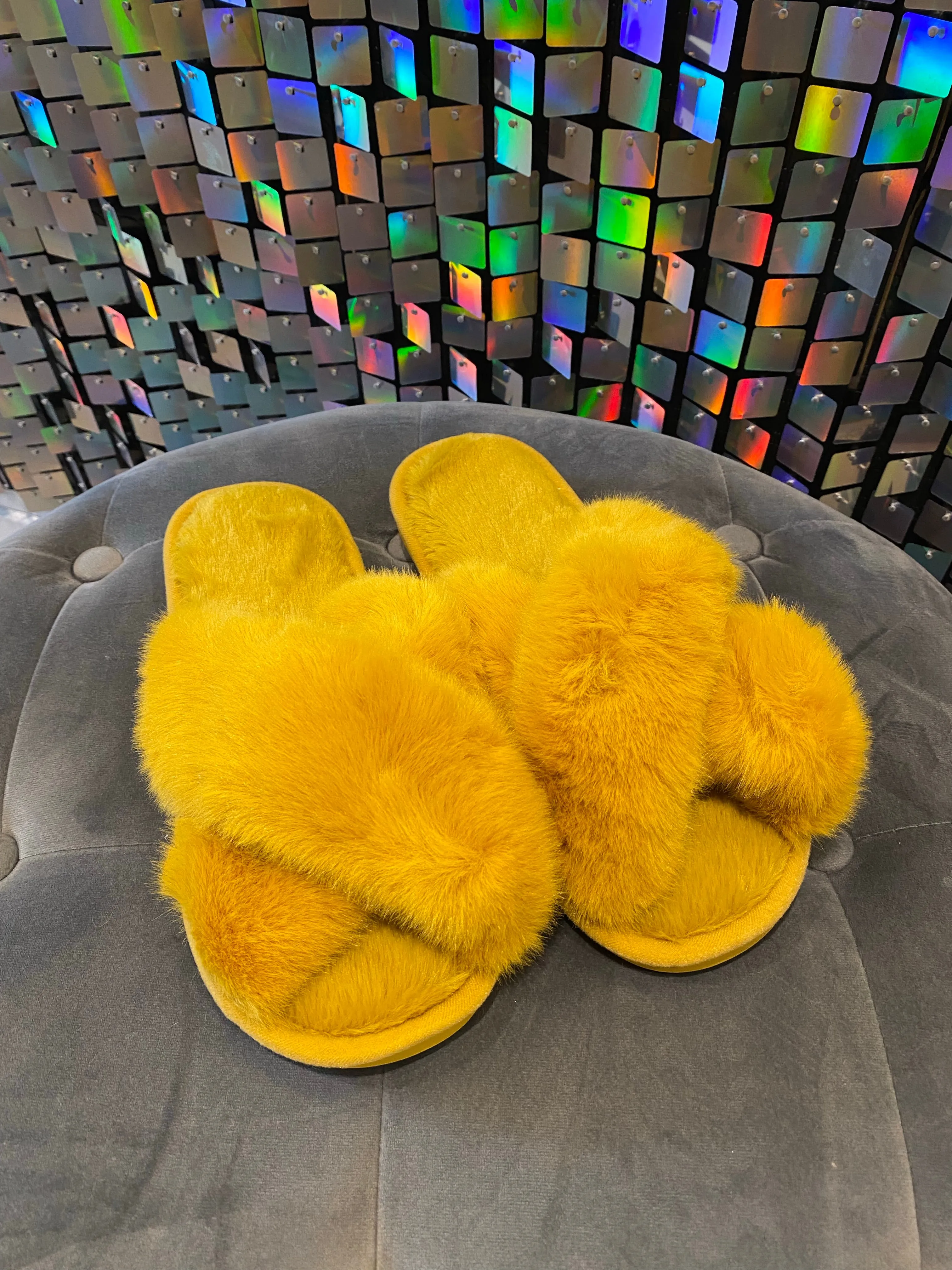 Cross over fur slippers