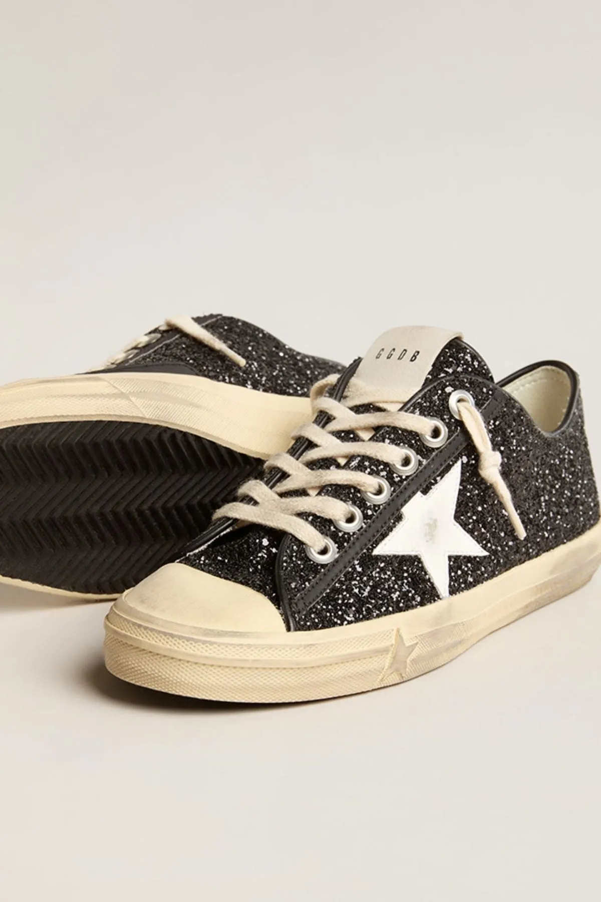 Golden Goose V Star 2 Sneaker - Black/ White