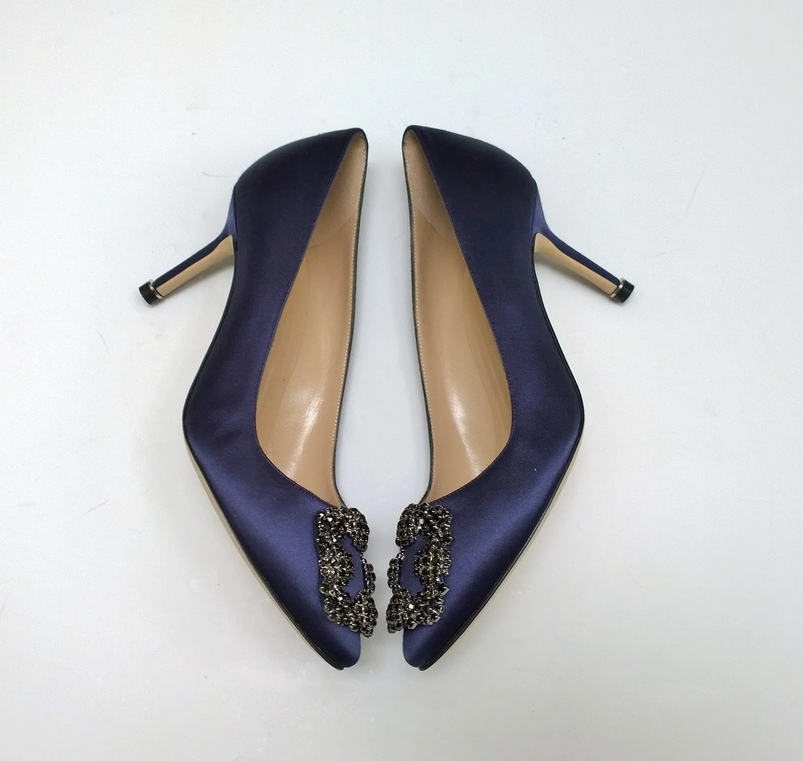 Manolo Blahnik Hangisi 70 Navy Satin with Black Rhinestone Buckle Strass Heels new shoes