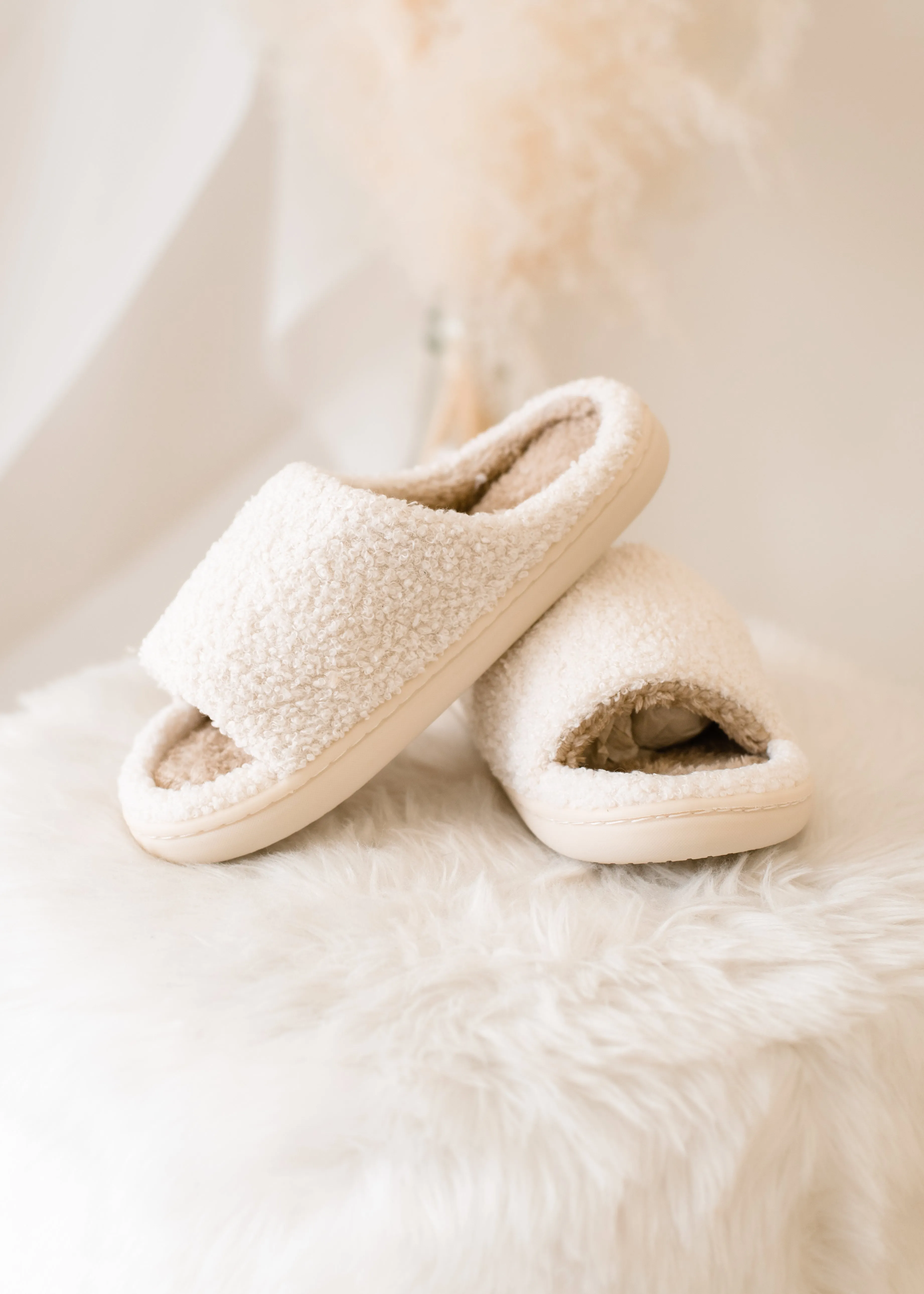 Cozy Open-Toe Slippers for Maximum Comfort