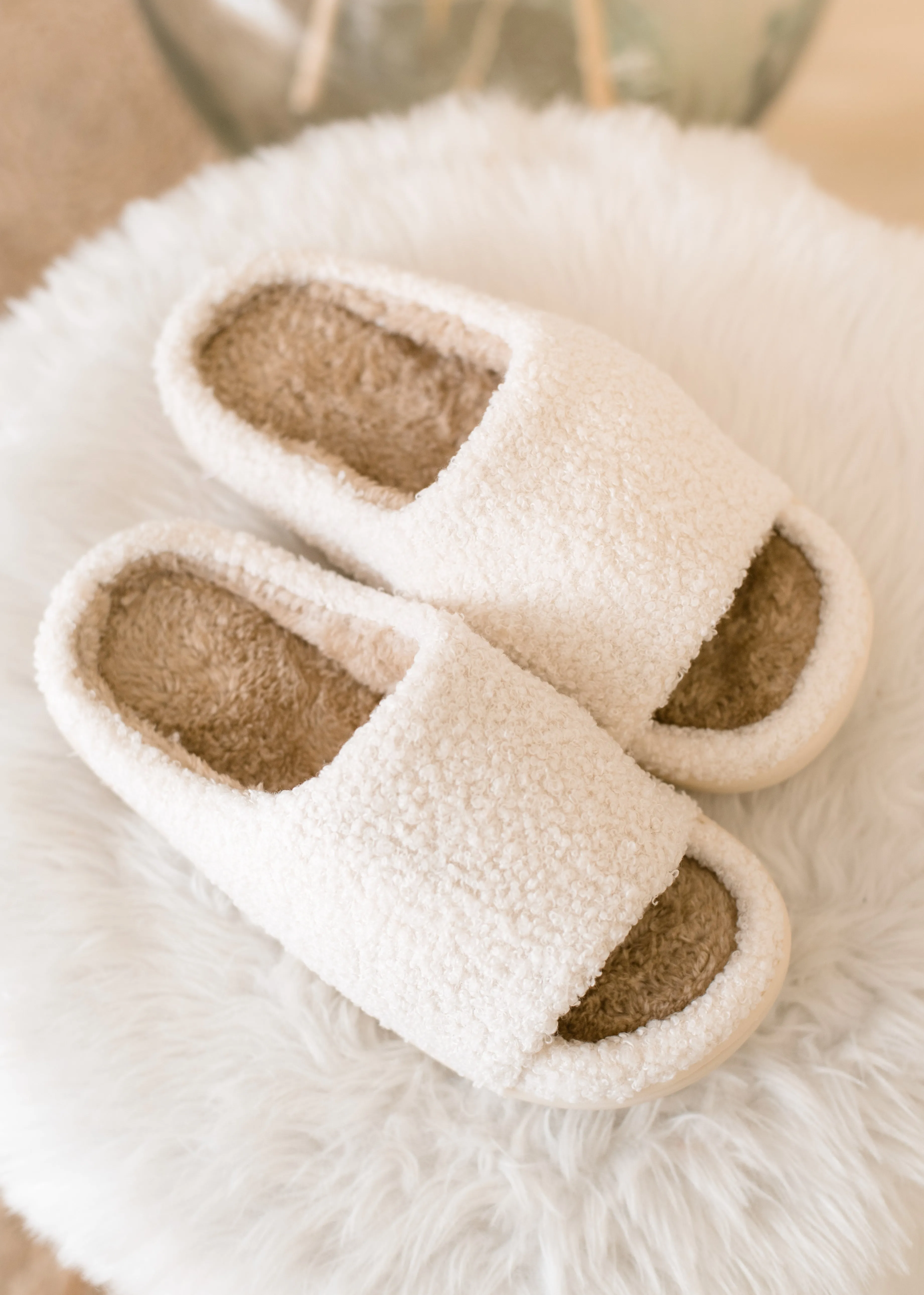 Cozy Open-Toe Slippers for Maximum Comfort